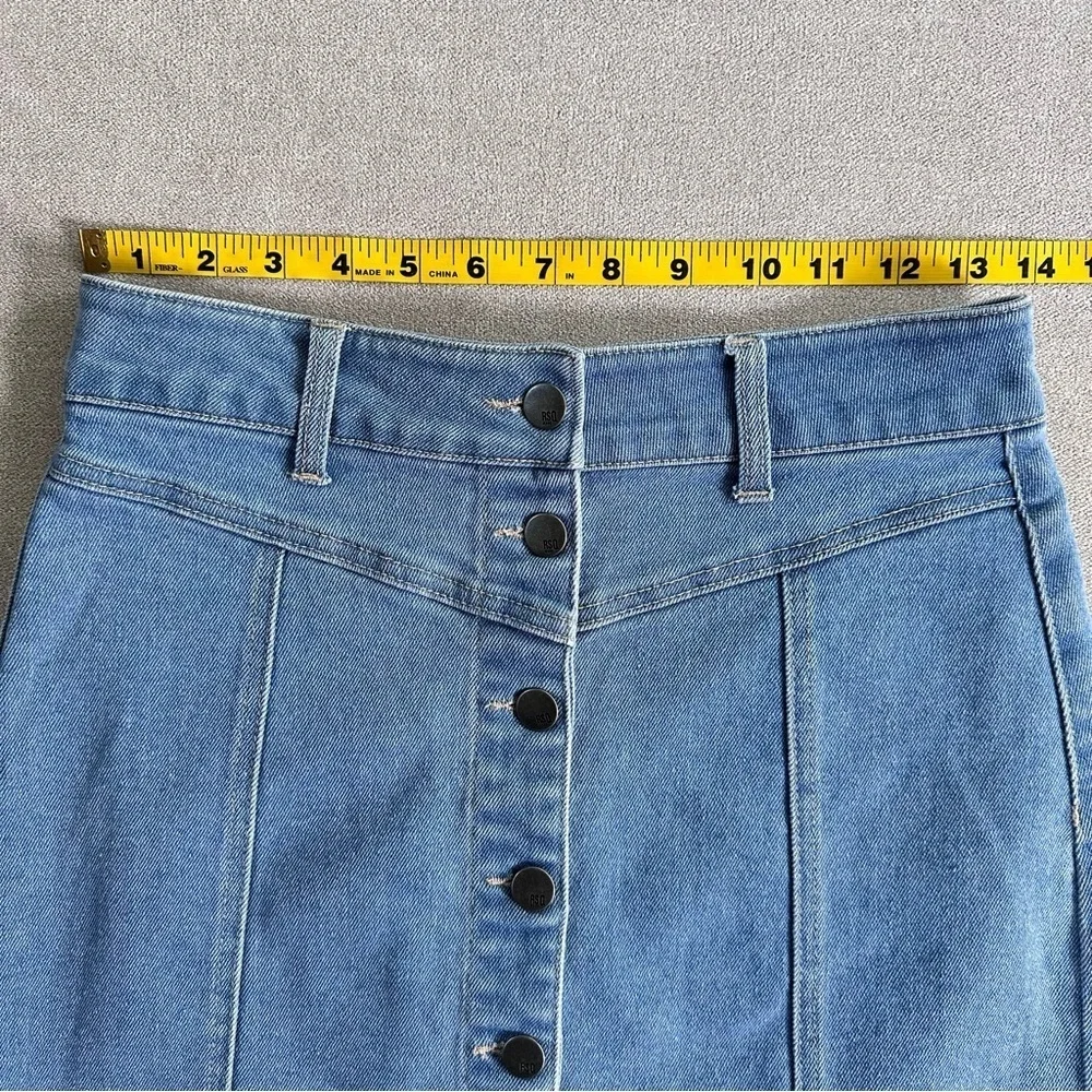 RSQ Denim Skirt. Size 7/28.